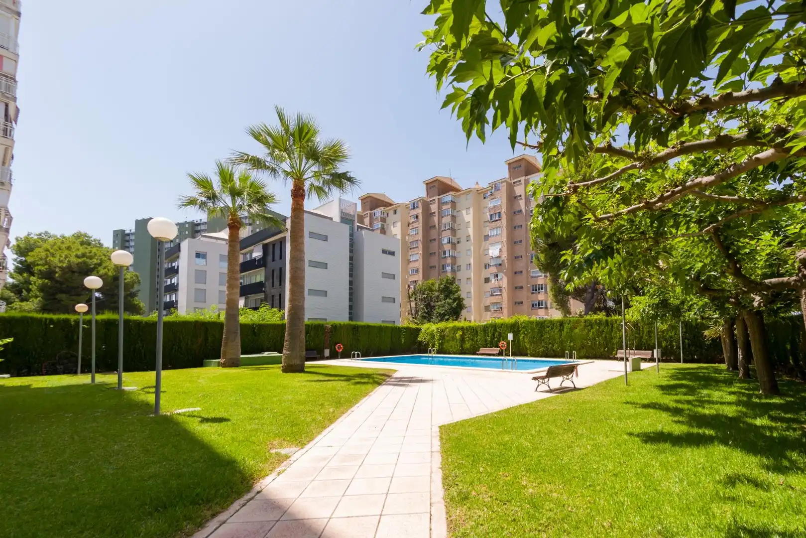 Außenansicht von Wohnungen zum Verkauf in Benicasim / Benicàssim mit Privatgarten, Terrasse und Gemeinschaftspool