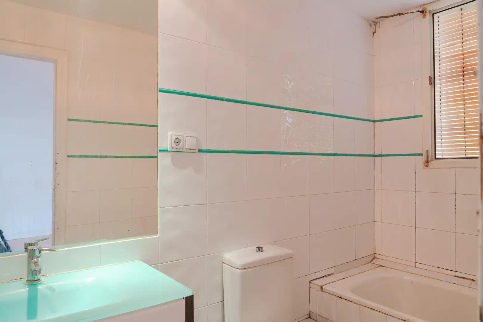 Baño de Piso en venta en Zaragoza con Calefacción, Balcón y Alarma