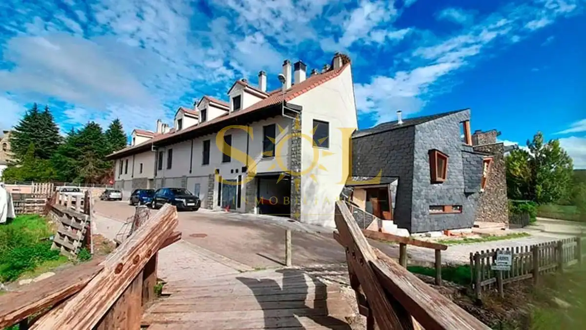Vista exterior de Dúplex en venta en Puebla de Lillo con Calefacción, Parquet y Terraza