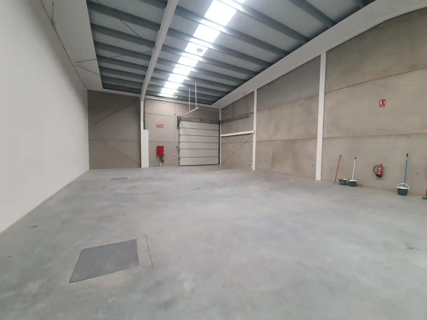 Fabrikhallen zur Miete in Los Palacios y Villafranca