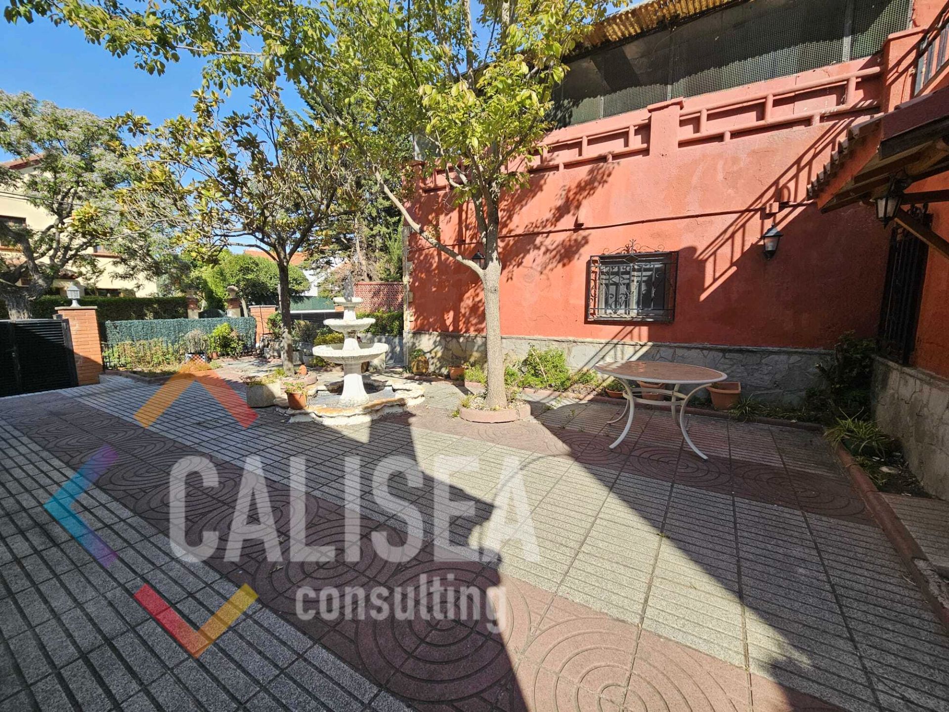 House or chalet for sale in Centre