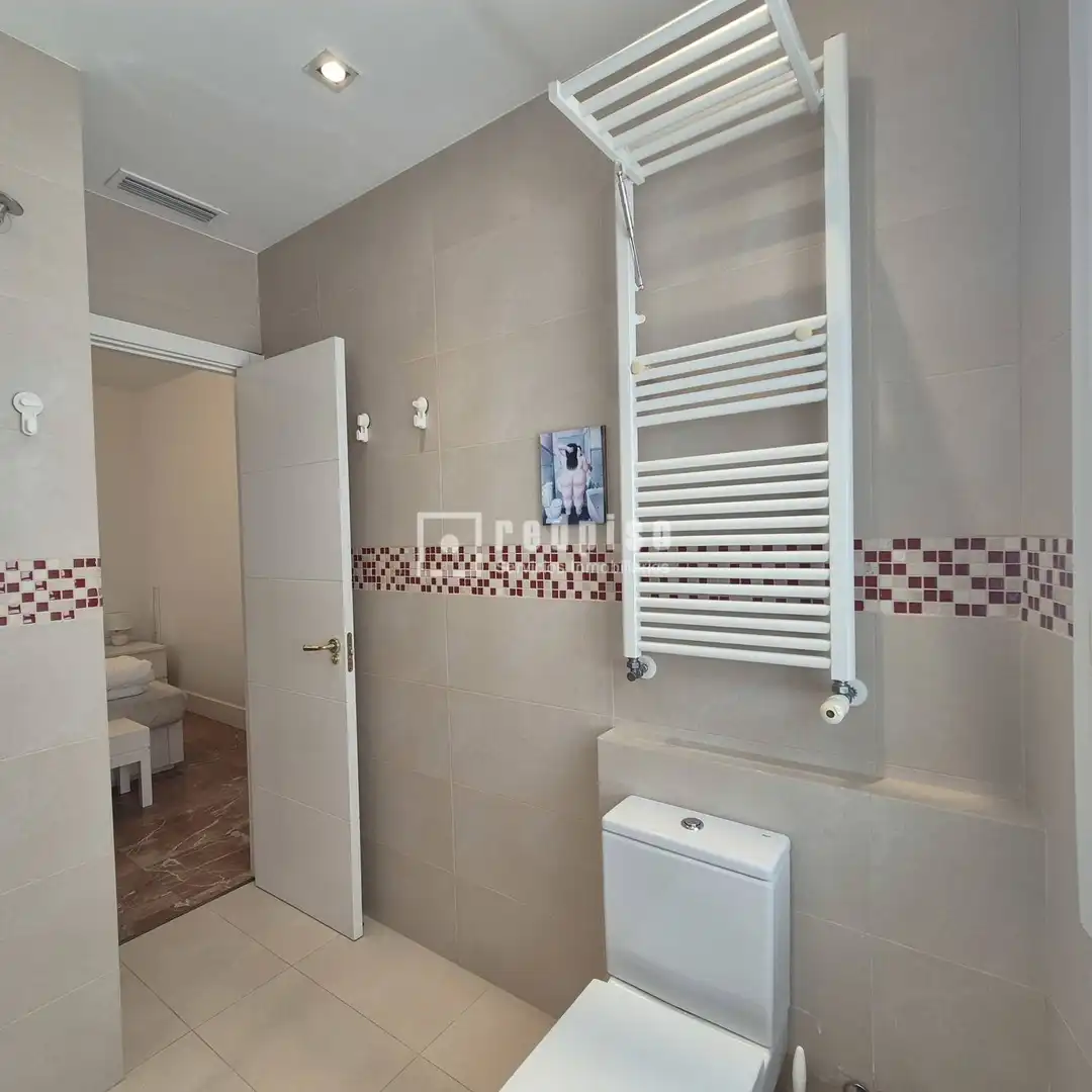 Bathroom of Flat for rent in Sevilla  with Air Conditioner, Terrace and Storage room