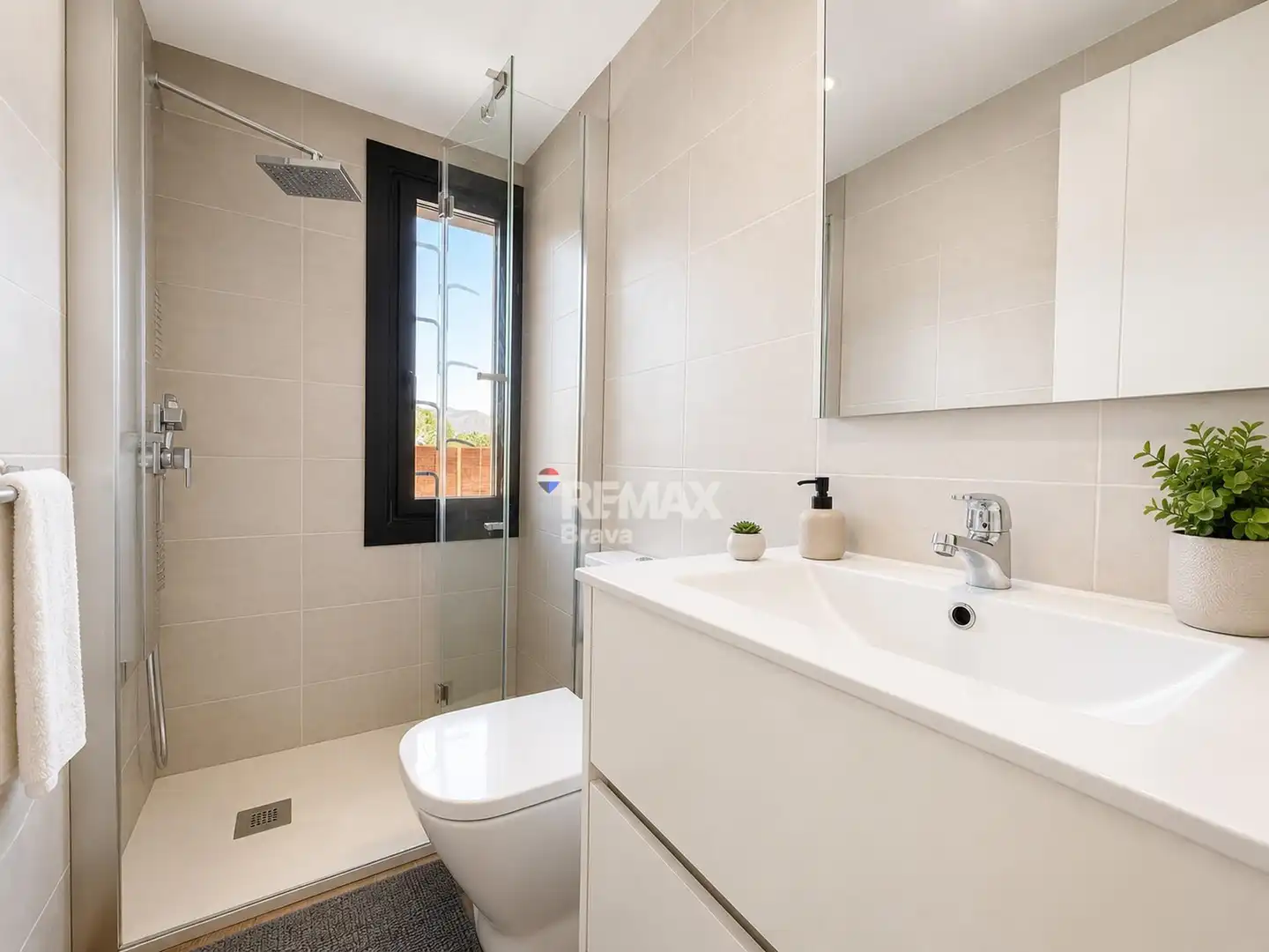 Baño de Finca rústica en venta en Roses con Aire acondicionado, Calefacción y Jardín privado