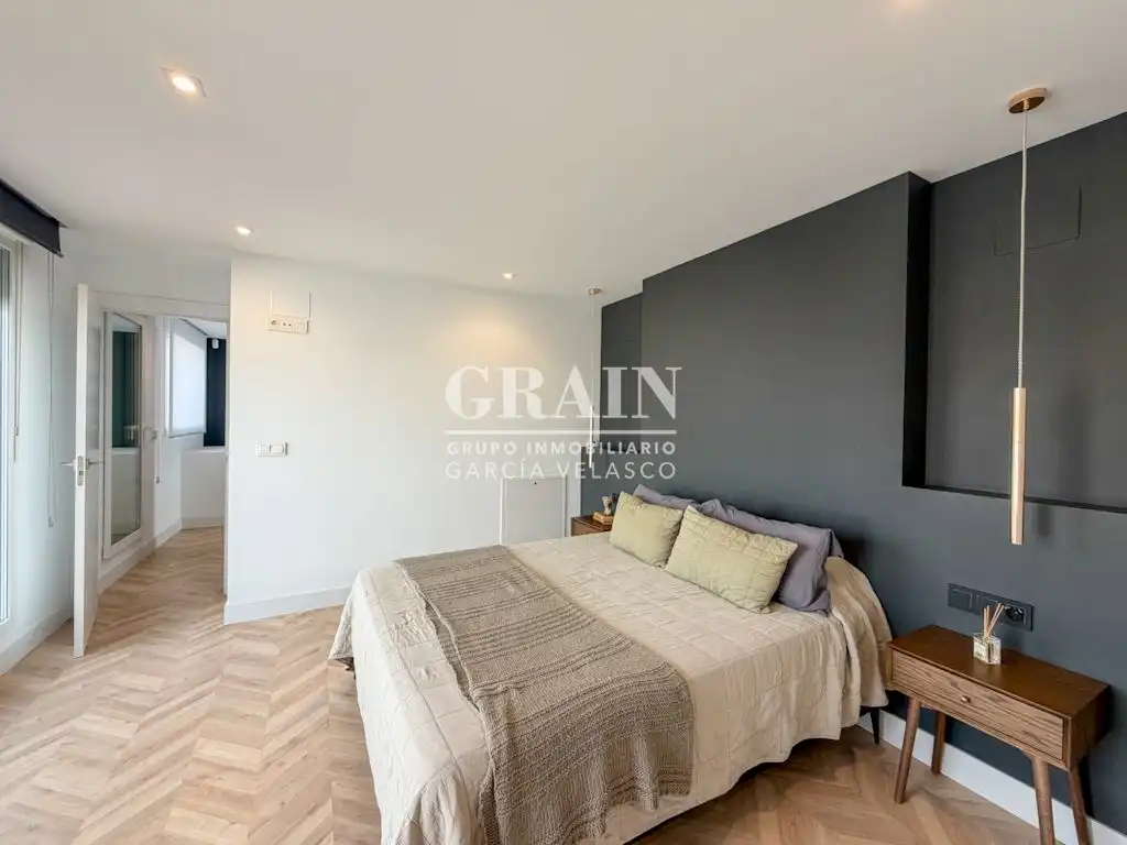 Schlafzimmer von Dachboden zur Miete in Albacete mit Heizung, Terrasse und Balkon