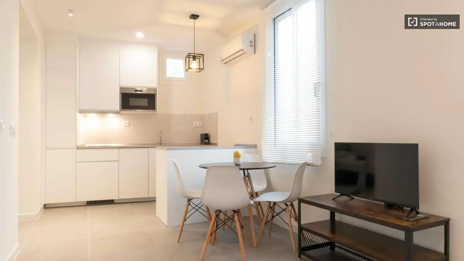 Cocina de Estudio para compartir en Madrid con Aire acondicionado, Calefacción y Terraza