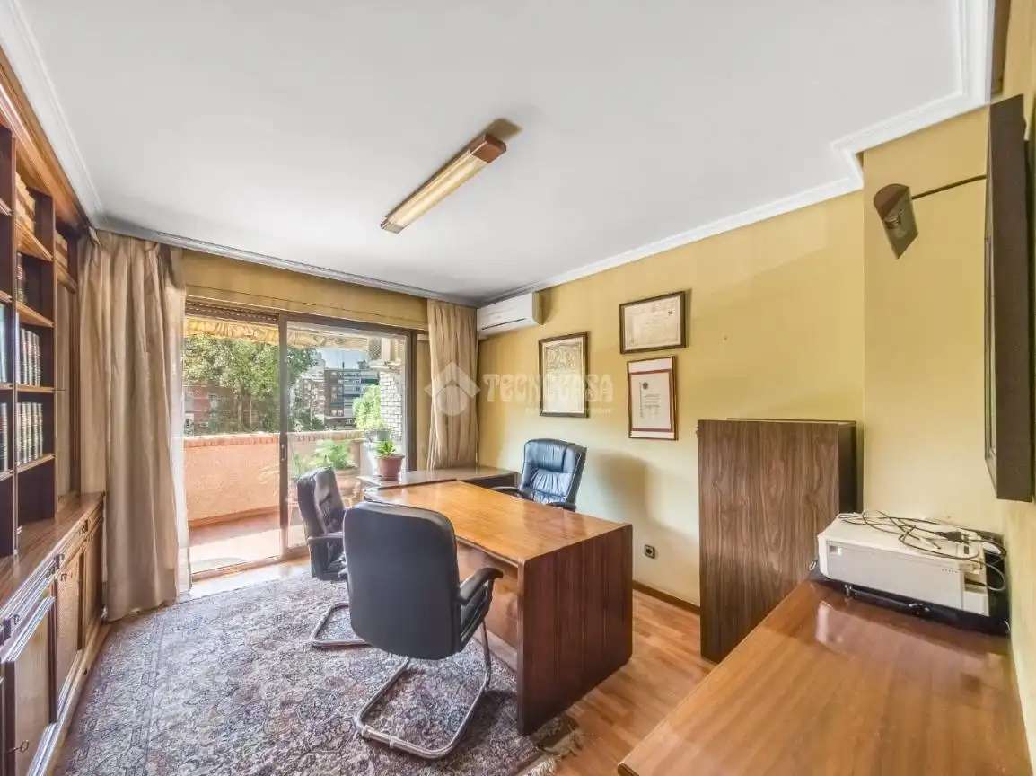Piso en venta en Madrid con Calefacción y Terraza