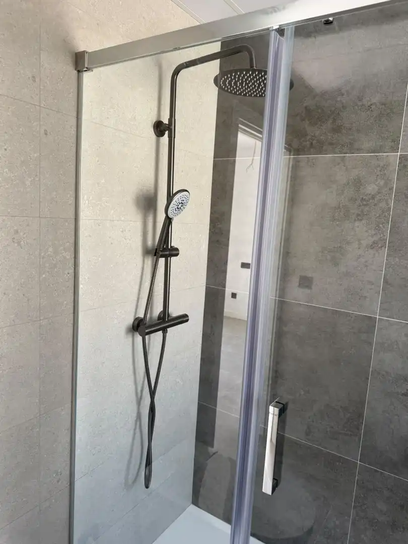 Badezimmer von Einfamilien-Reihenhaus zum Verkauf in Torrox mit Klimaanlage, Heizung und Privatgarten
