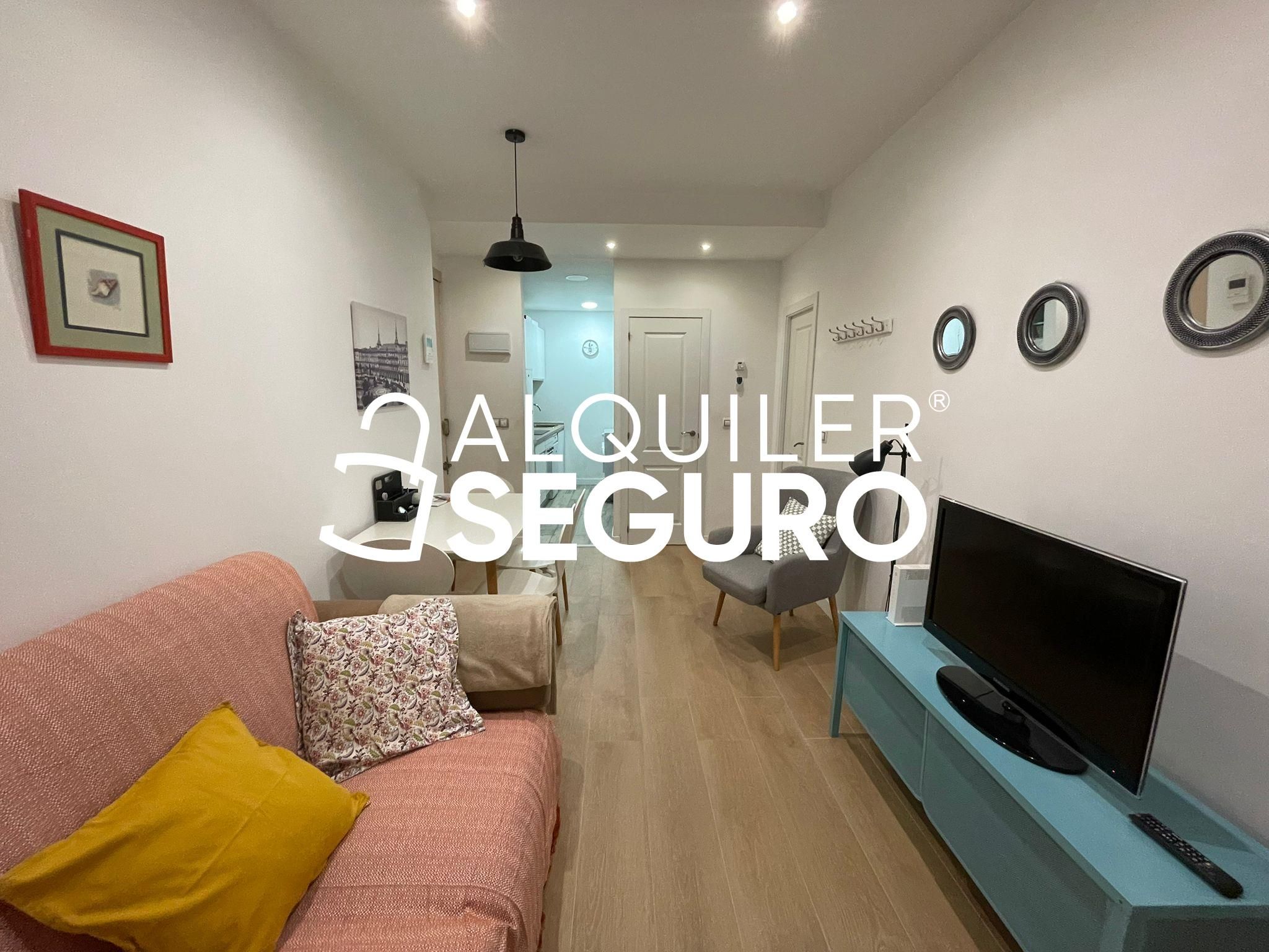 Sala d'estar de Pis de lloguer en  Madrid Capital amb Calefacció i Moblat