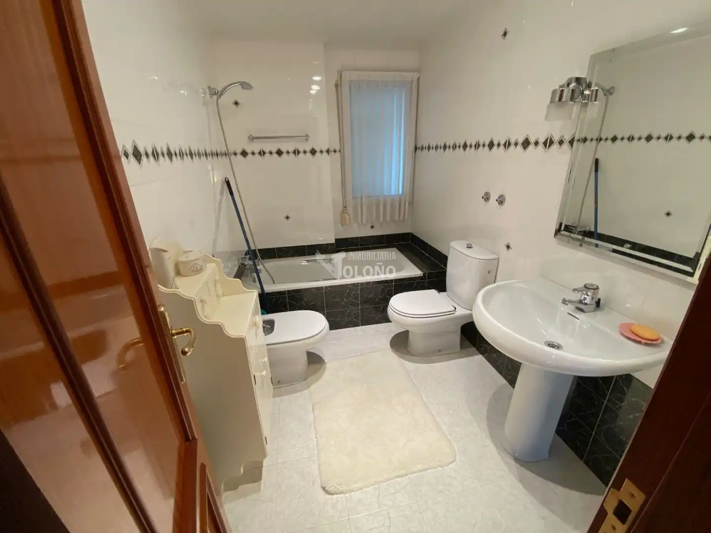 Bany de Casa o xalet en venda en Haro amb Calefacció, Jardí privat i Parquet