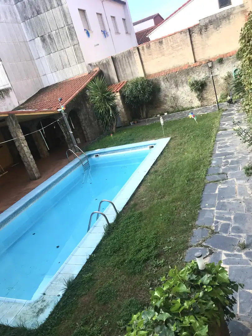 Piscina de Casa adosada en venta en Plasencia con Aire acondicionado, Calefacción y Jardín privado