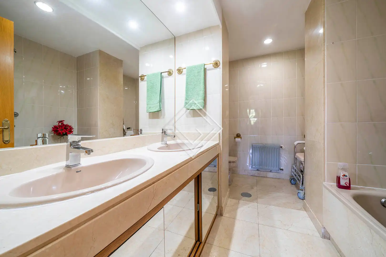 Baño de Piso en venta en Madrid con Jardín privado, Terraza y Piscina comunitaria