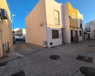 Vista exterior de Casa o xalet en venda en  Almería Capital amb Forn