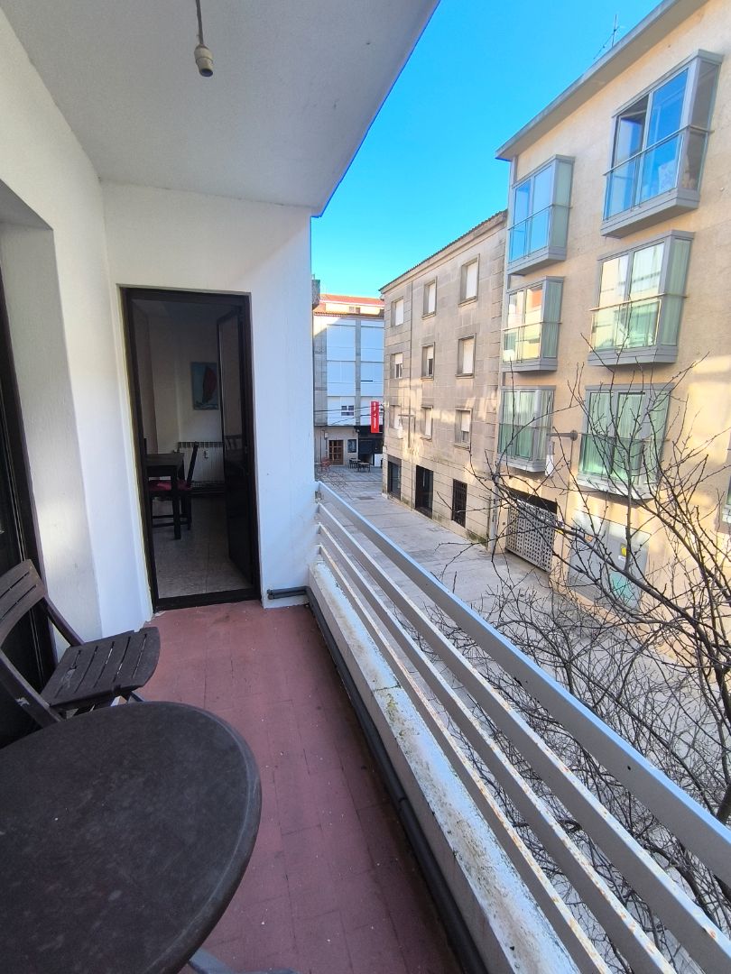 Terrassa de Pis en venda en Pontevedra Capital  amb Calefacció, Parquet i Moblat