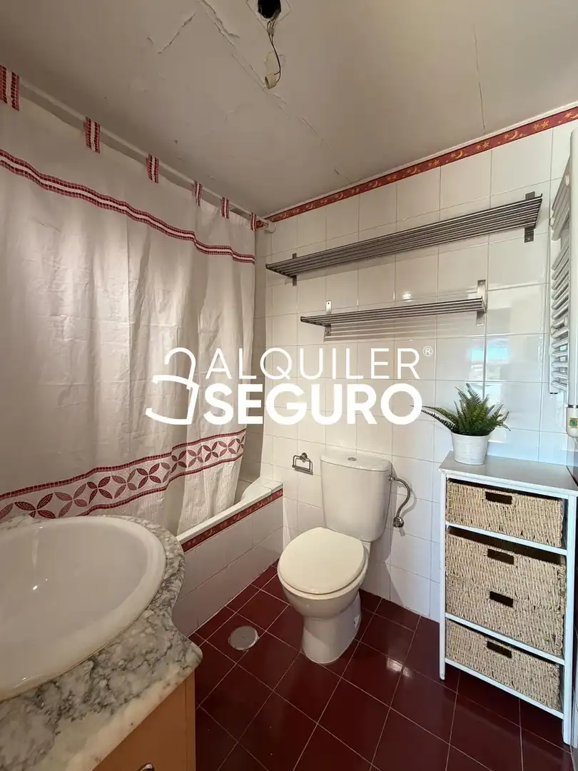 Baño de Piso de alquiler en Madrid con Aire acondicionado, Calefacción y Piscina