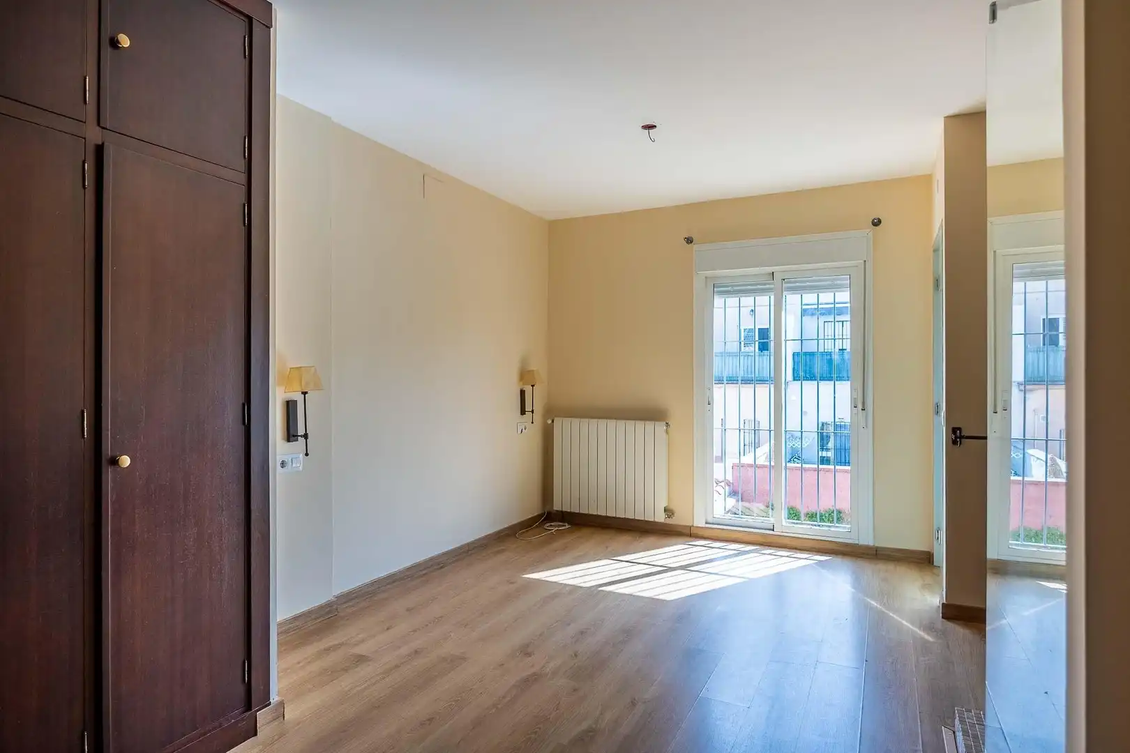 Habitación de Casa adosada de alquiler en Espartinas con Aire acondicionado, Calefacción y Jardín privado