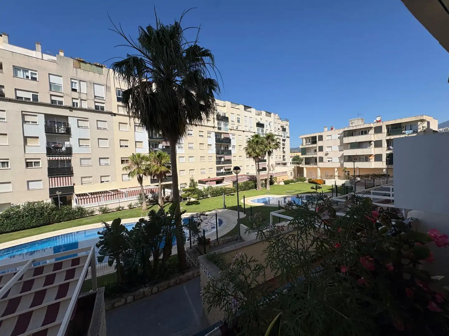 Außenansicht von Wohnung zum Verkauf in Marbella mit Terrasse und Gemeinschaftspool