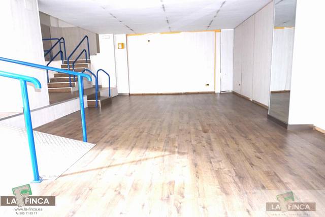 Local comercial en Alquiler en Milán - Pumarín