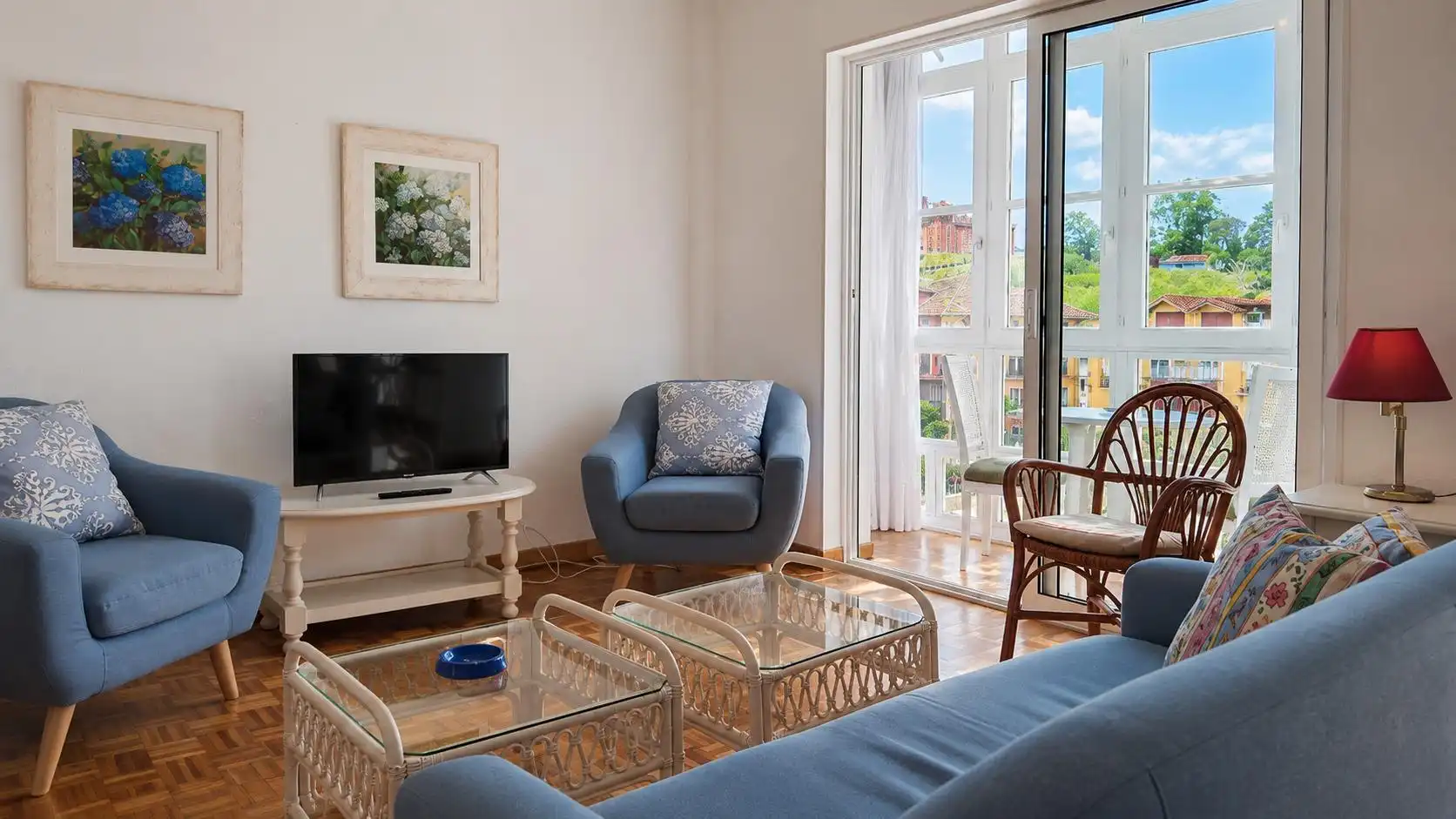 Sala de estar de Piso en venta en Comillas (Cantabria) con Calefacción