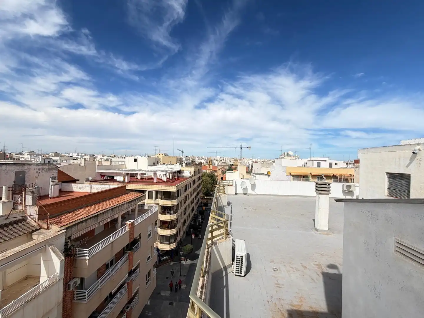Vista exterior de Ático en venta en Torrevieja con Aire acondicionado, Calefacción y Amueblado