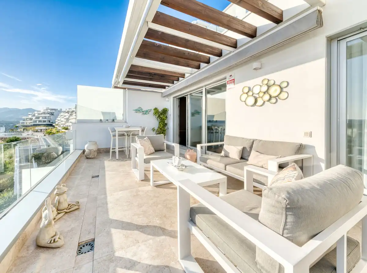 Terrasse von Dachboden zum Verkauf in Estepona mit Klimaanlage, Terrasse und Abstellraum