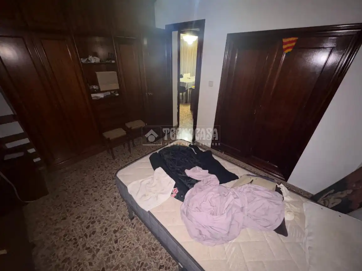 Schlafzimmer von Wohnung zum Verkauf in Burjassot