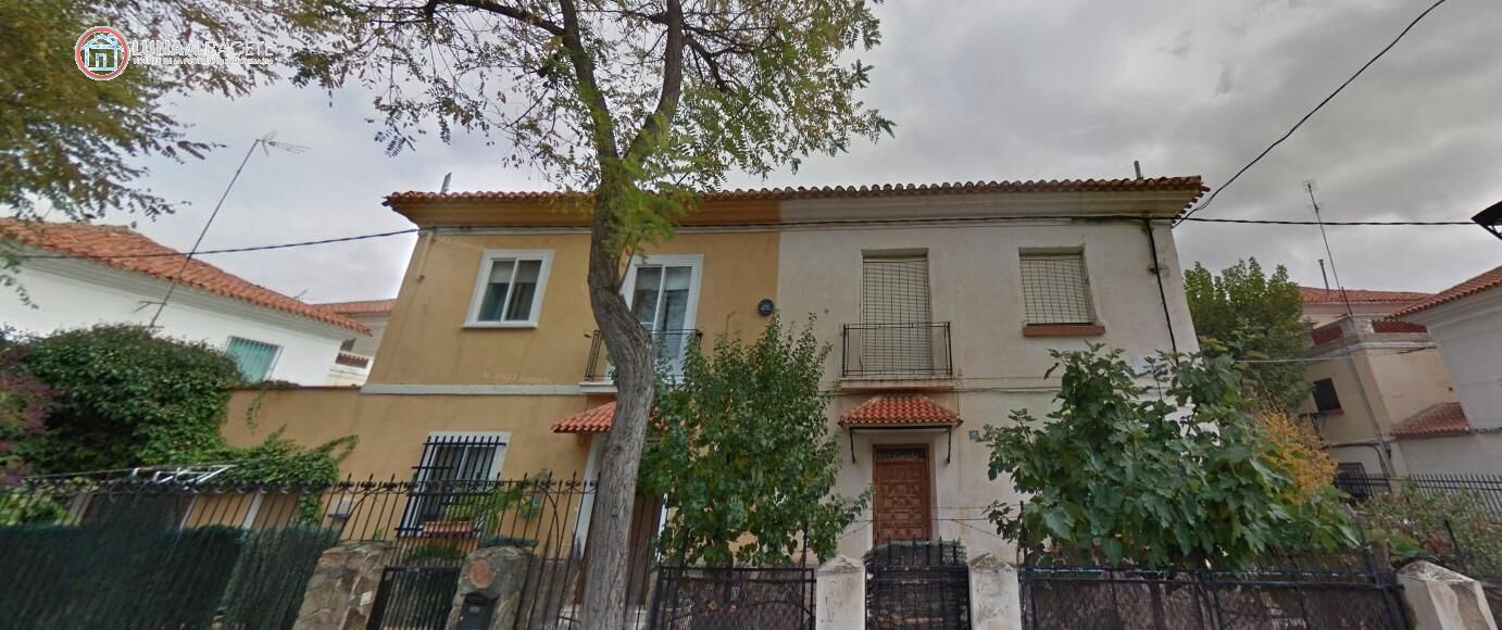 Vista exterior de Casa o xalet en venda en  Albacete Capital amb Jardí privat i Balcó