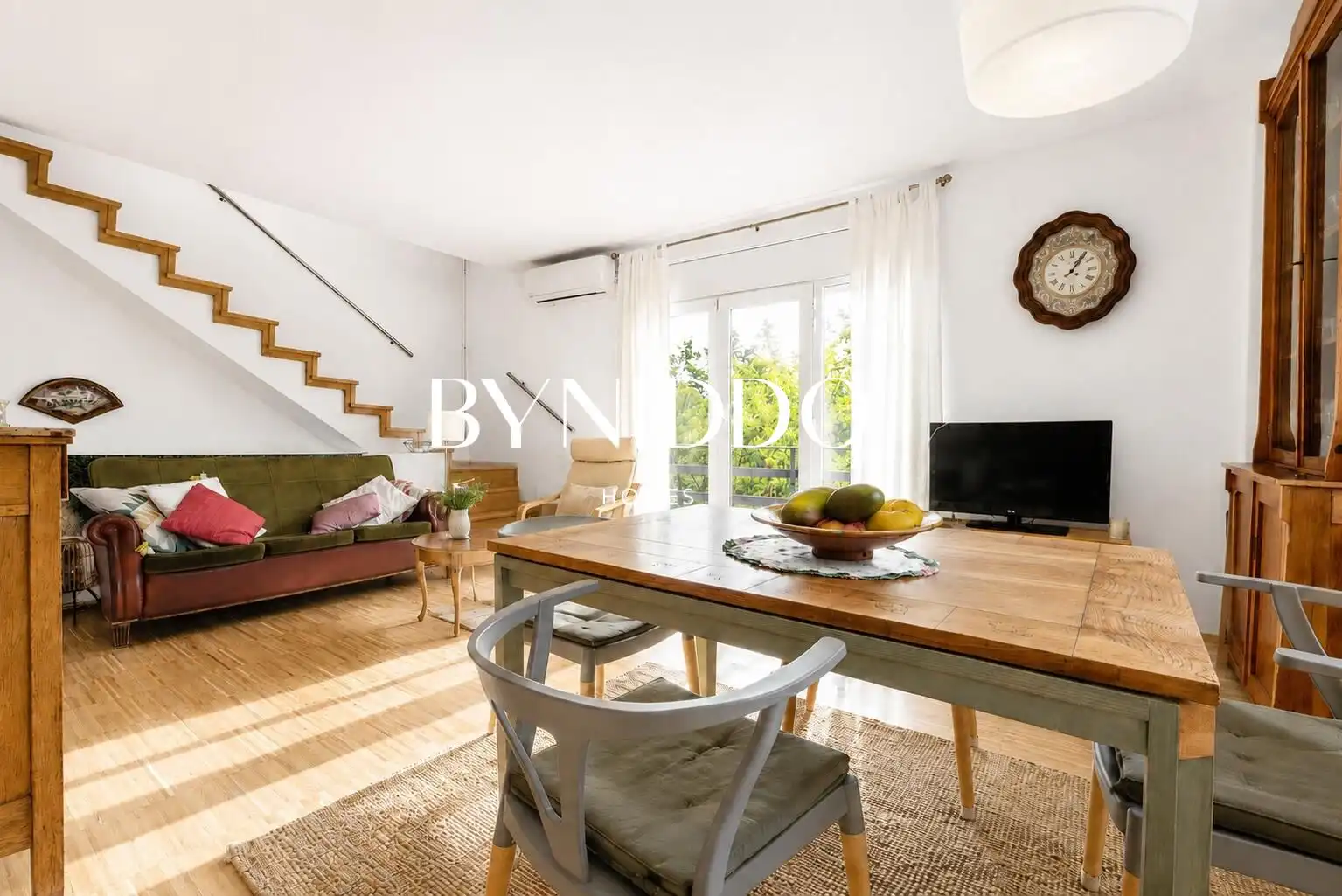 Sala d'estar de Casa o xalet en venda en Sant Cugat del Vallès amb Aire condicionat, Calefacció i Jardí privat