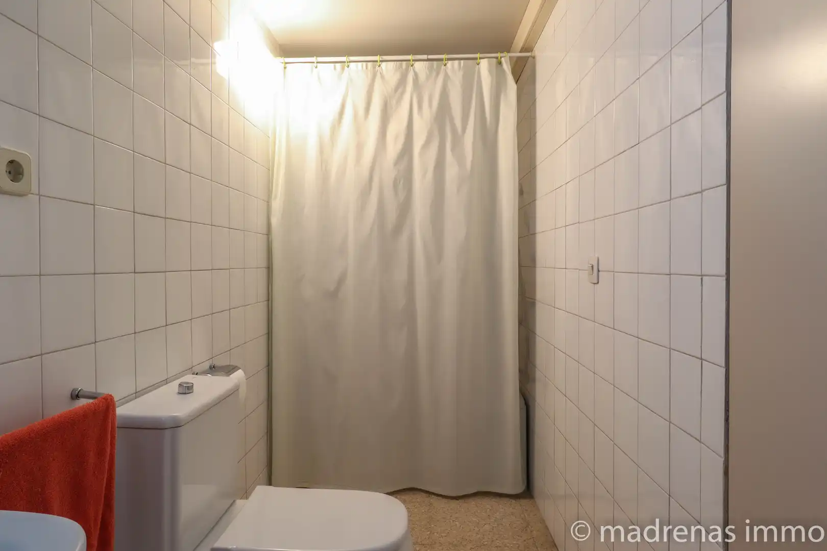 Badezimmer von Büro zur Miete in Girona mit Klimaanlage, Heizung und Möbliert