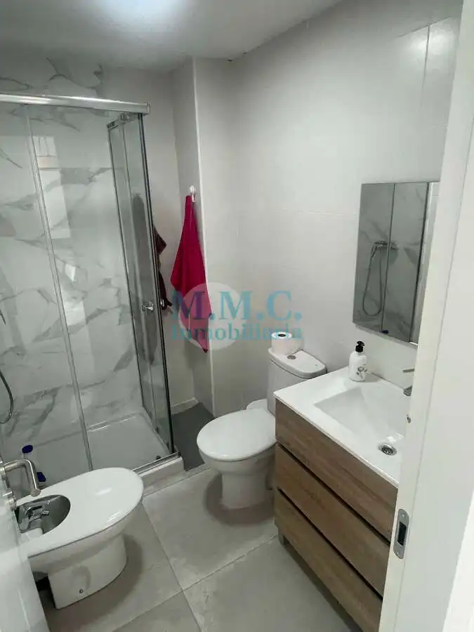 Badezimmer von Wohnung zur Miete in Roquetas de Mar mit Klimaanlage, Terrasse und Möbliert