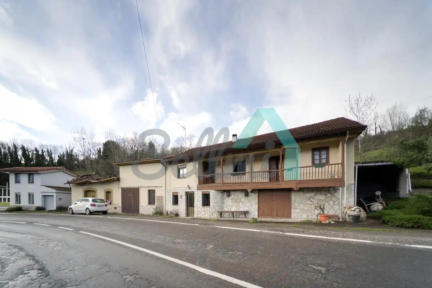 Vista exterior de Casa o xalet en venda en Oviedo  amb Calefacció, Jardí privat i Terrassa