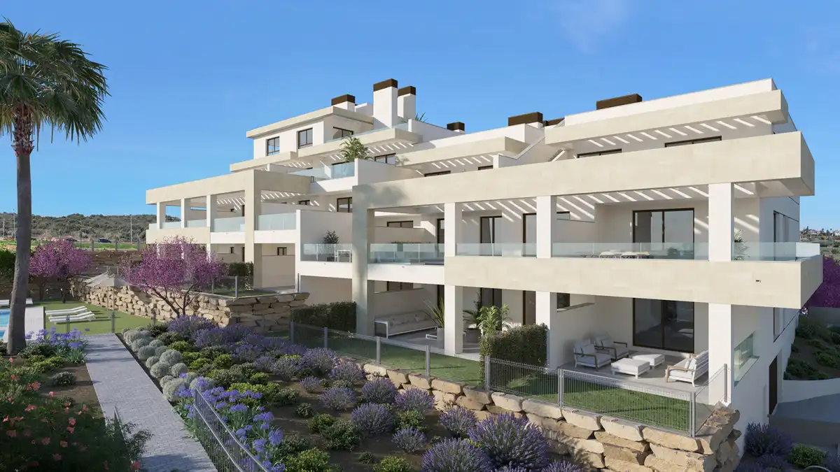 Vista exterior de Apartament en venda en Estepona amb Aire condicionat, Jardí privat i Terrassa