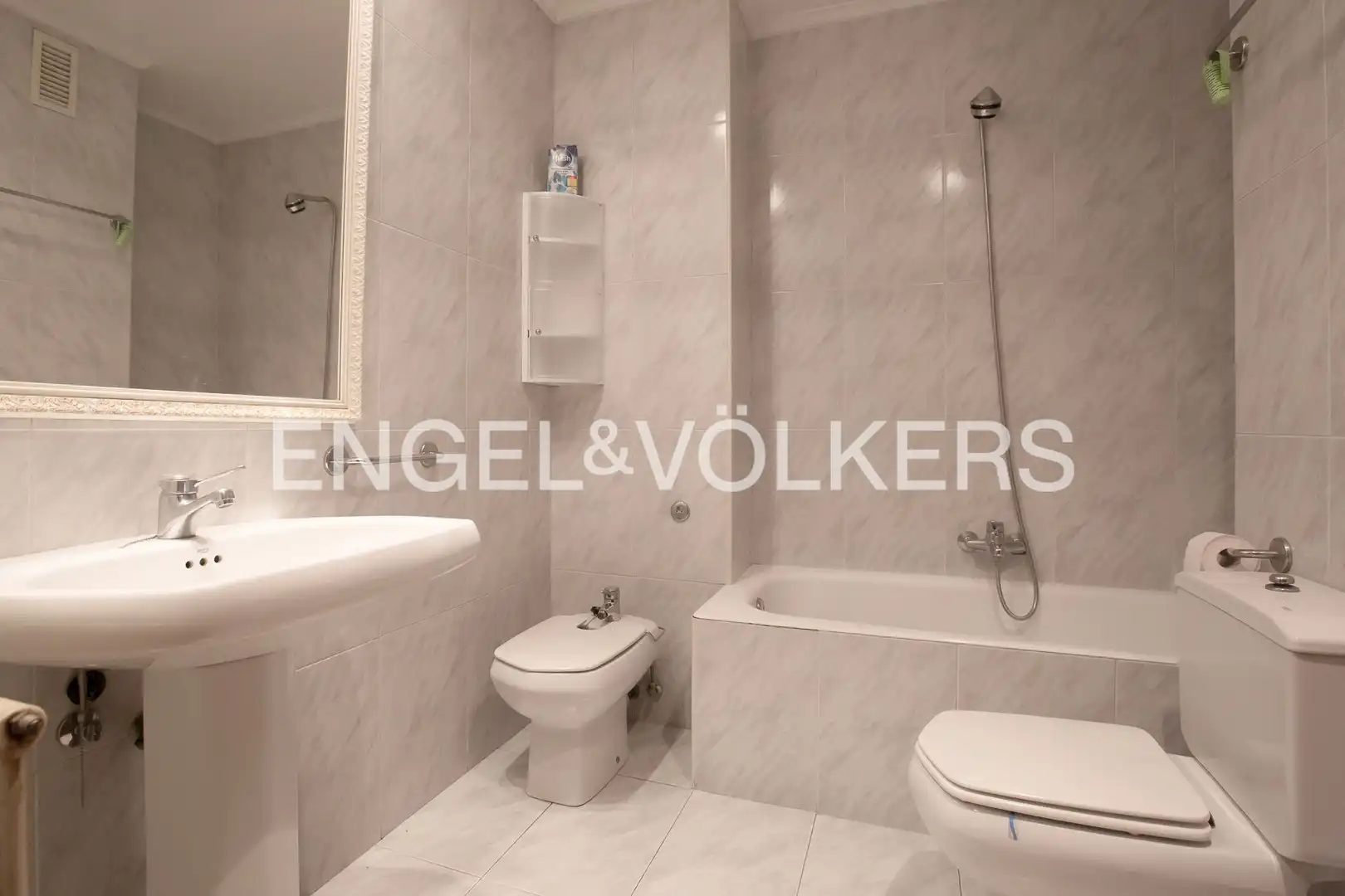 Baño de Piso en venta en Getxo  con Calefacción, Jardín privado y Parquet