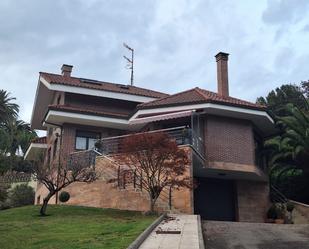 Vista exterior de Casa o xalet de lloguer en Gijón  amb Calefacció, Parquet i Terrassa