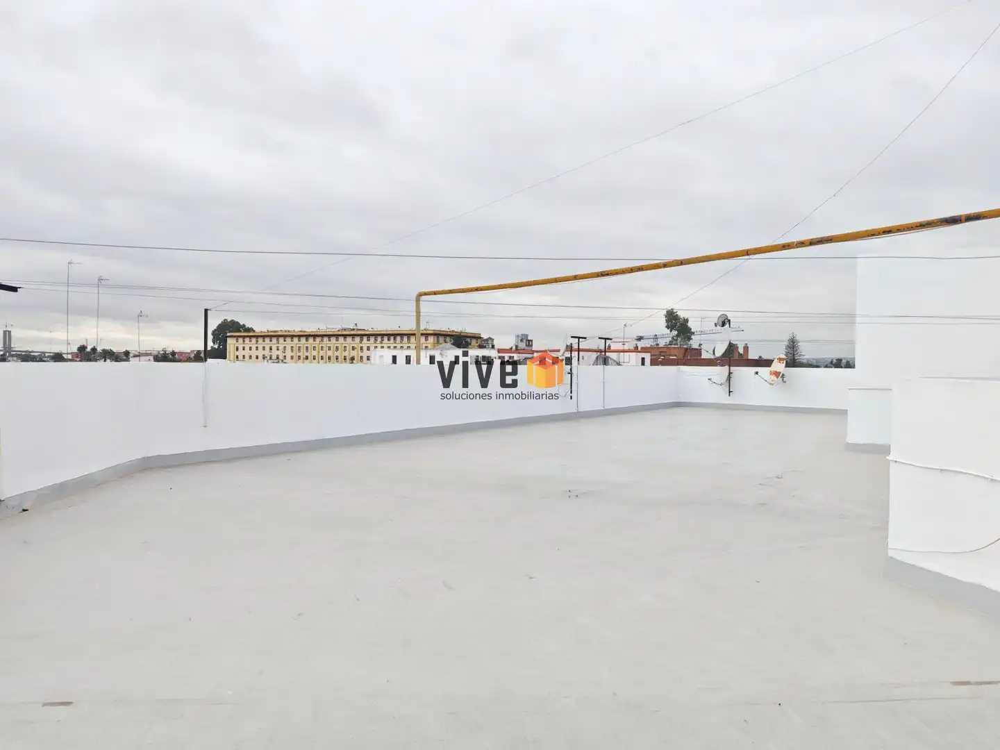 Außenansicht von Wohnung zur Miete in Sevilla mit Klimaanlage, Heizung und Terrasse