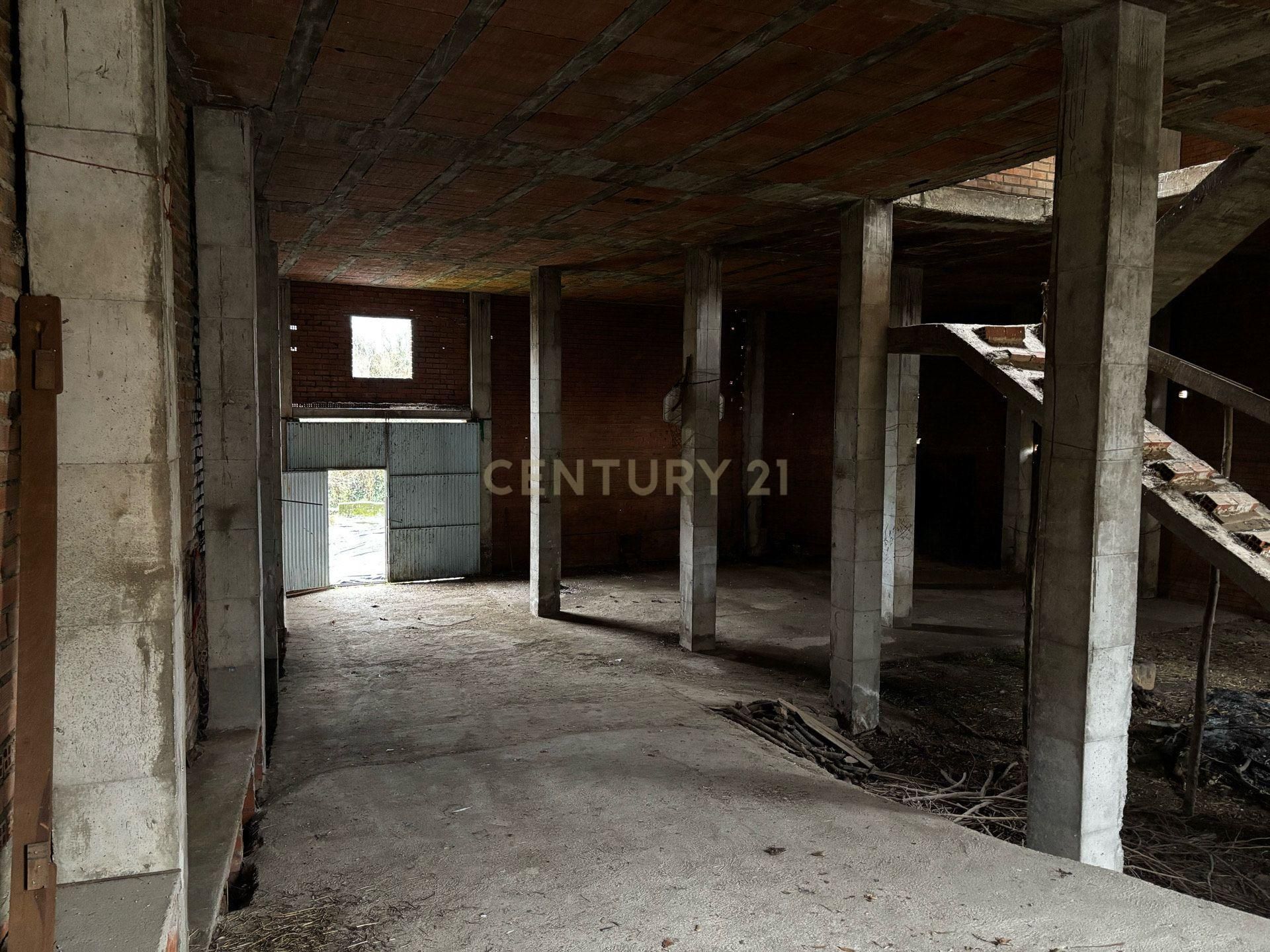 Building for sale in Cerezo