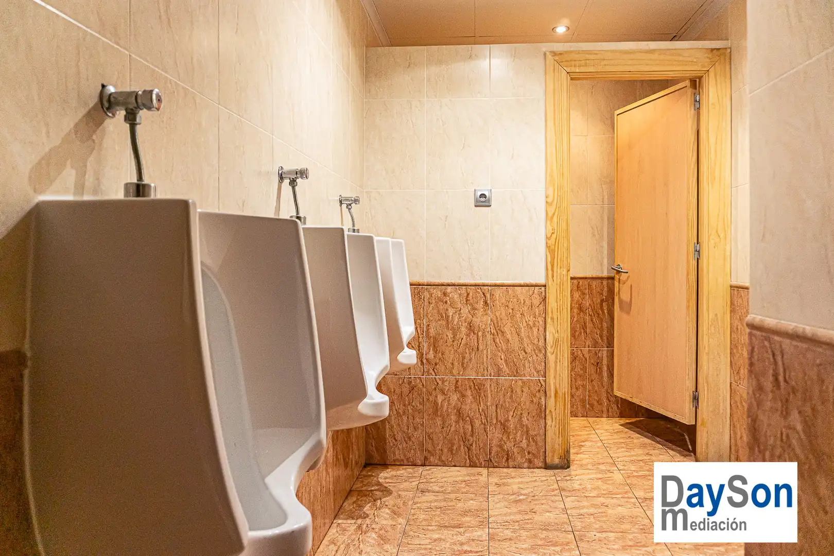 Baño de Edificio en venta en Castillo de Locubín