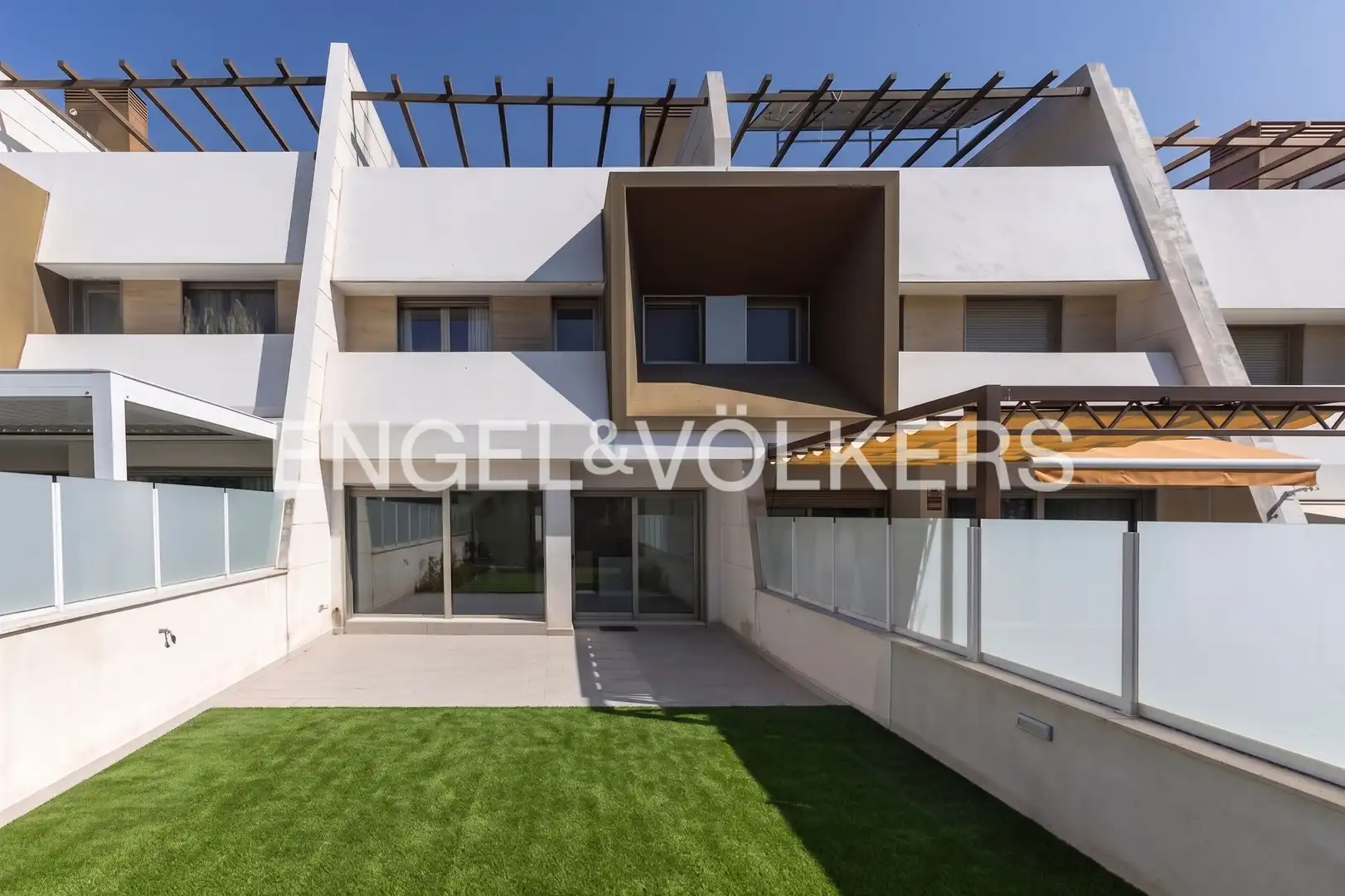 Terraza de Casa adosada en venta en Tres Cantos con Aire acondicionado, Calefacción y Jardín privado