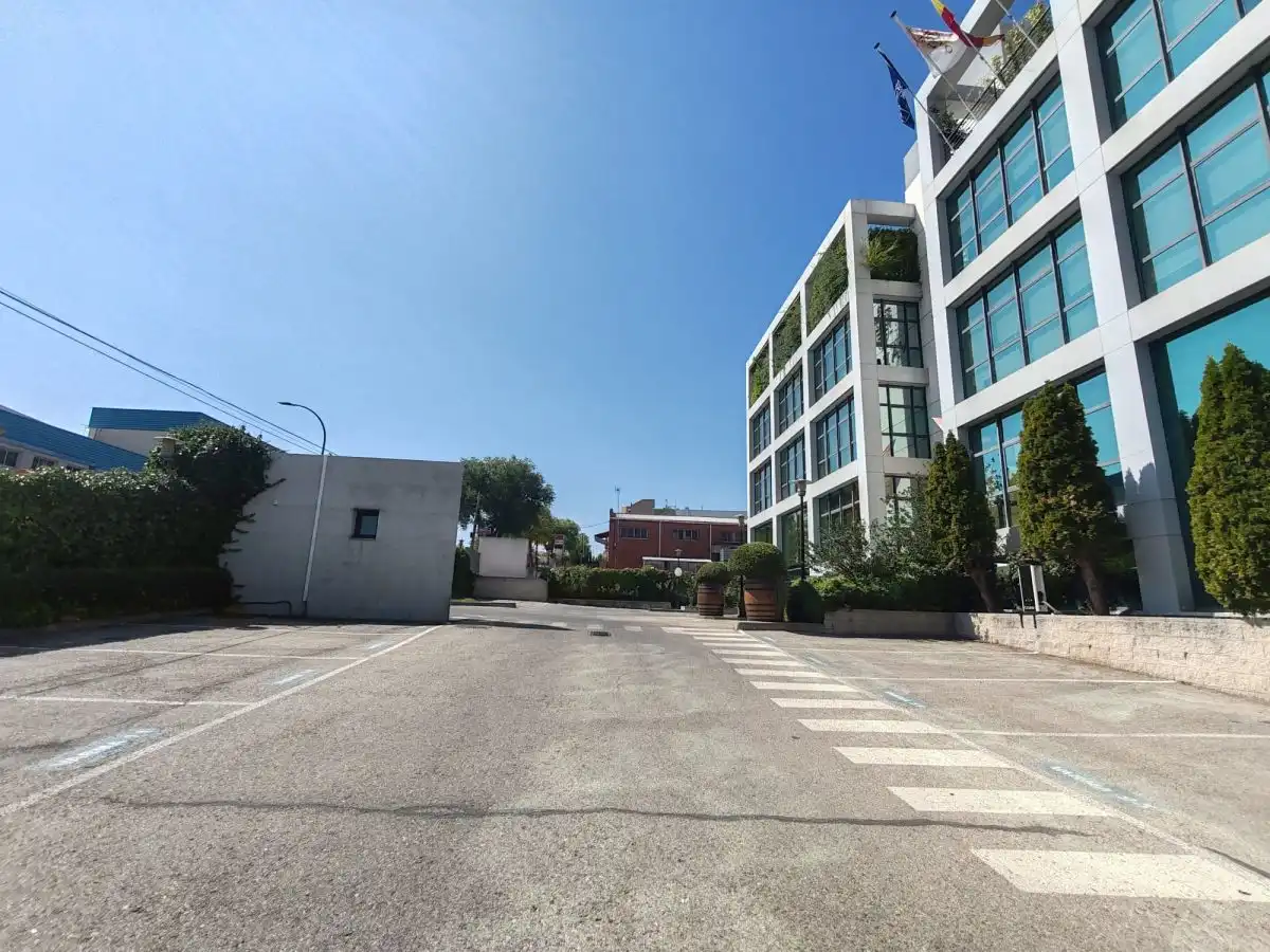 Außenansicht von Büro zum Verkauf in Alcobendas mit Klimaanlage, Heizung und Terrasse