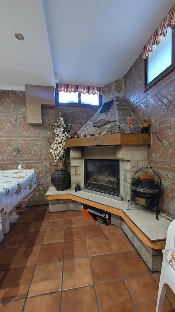 Houses for sale in Los Corrales de Buelna   with Heating, Private garden and Terrace