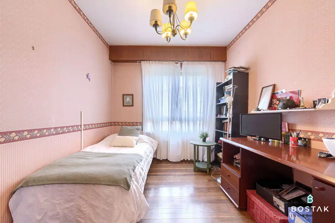 Schlafzimmer von Wohnung zum Verkauf in Bilbao  mit Heizung, Terrasse und Möbliert