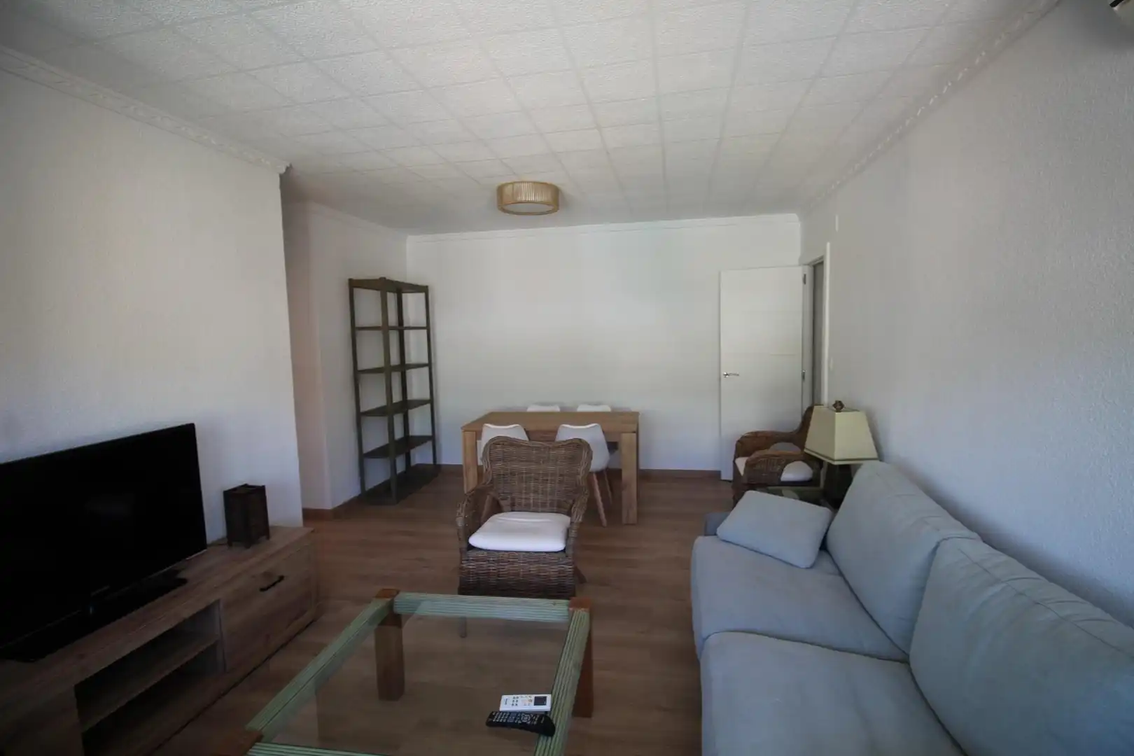Sala de estar de Piso de alquiler en Granada con Aire acondicionado, Calefacción y Jardín privado