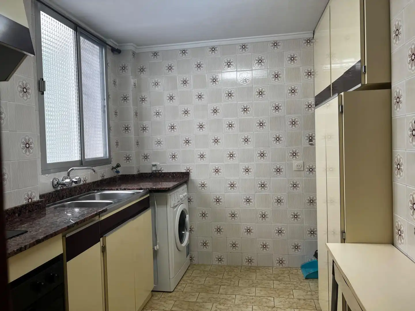 Kitchen of Flat for sale in Valencia  with Air Conditioner and Alarm