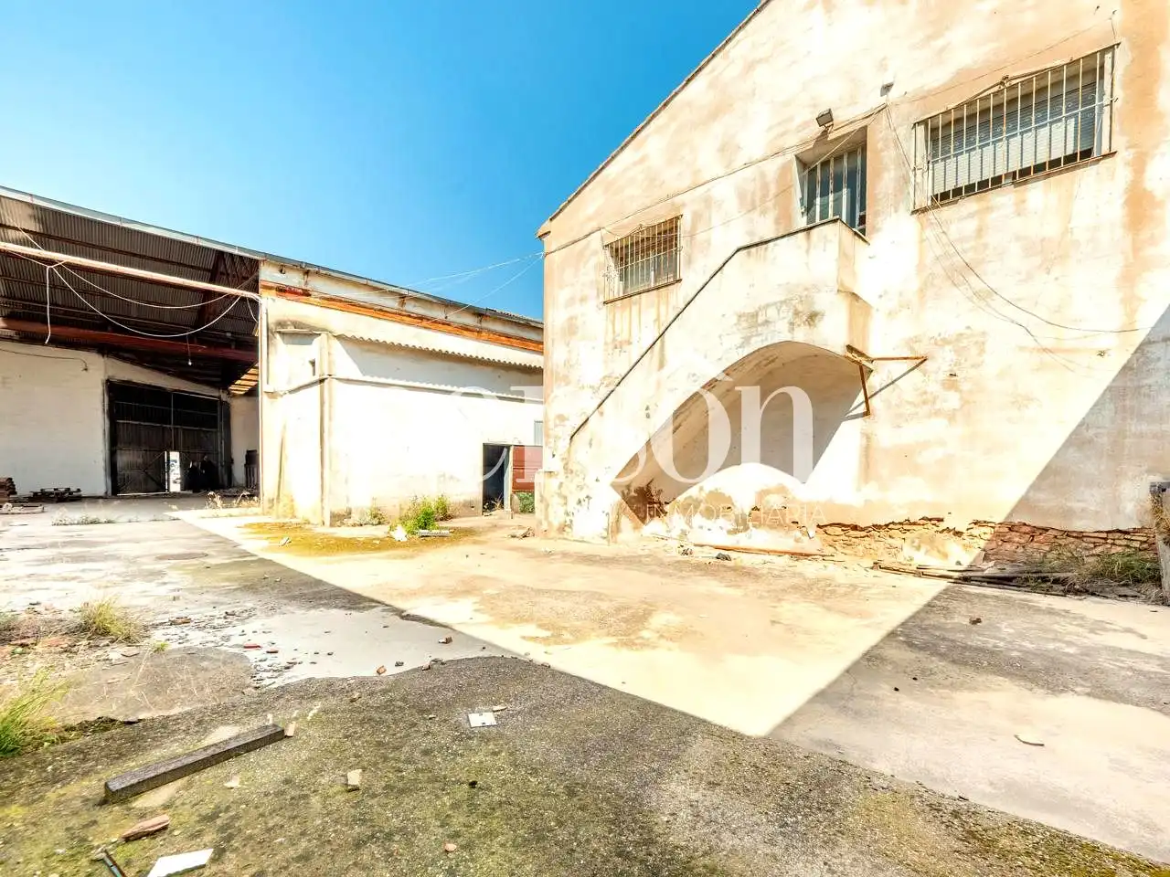 Vista exterior de Nau industrial en venda en Manises