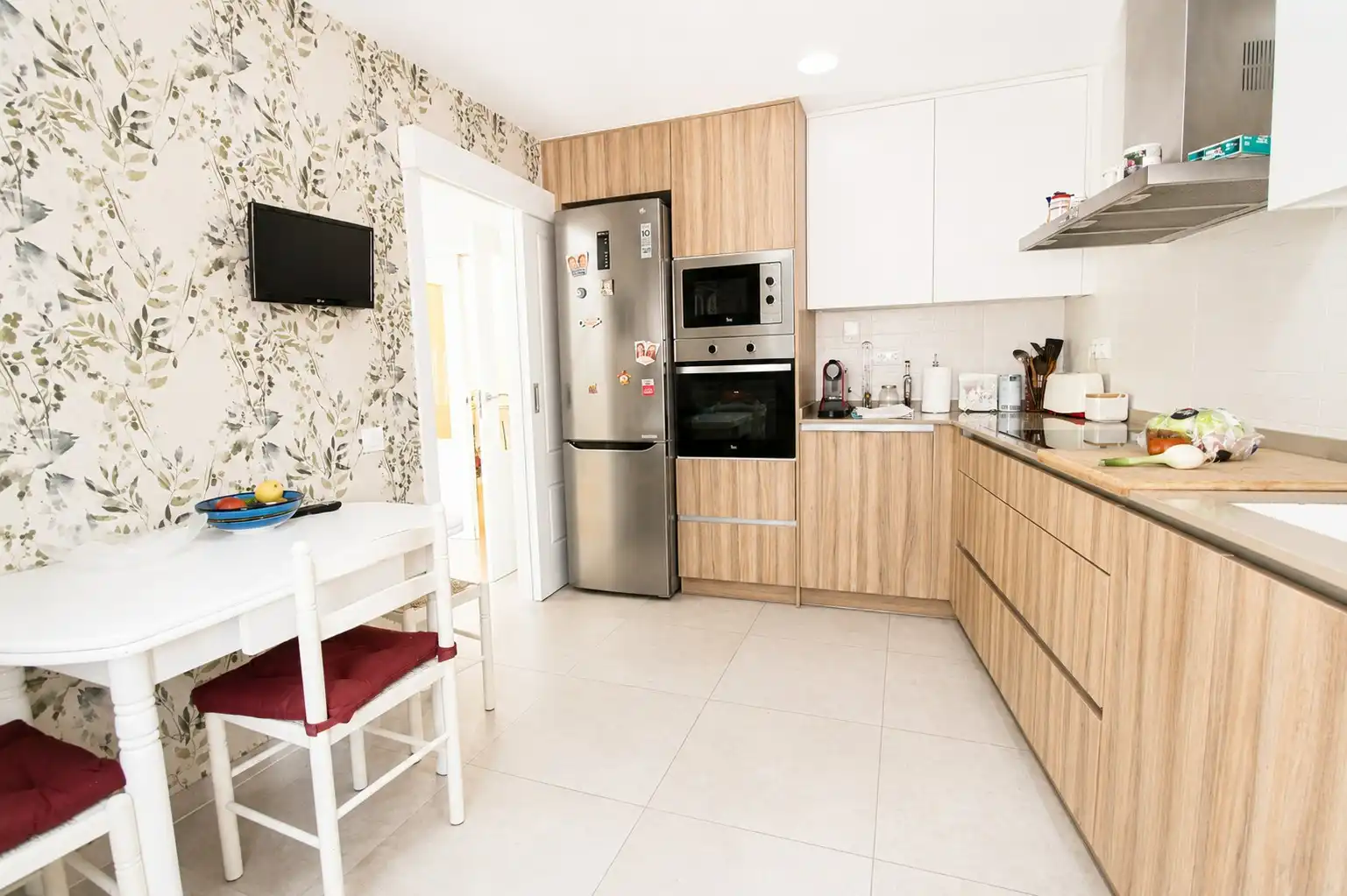 Kitchen of Duplexes for sale in L'Hospitalet de Llobregat  with Air Conditioner, Heating and Terrace