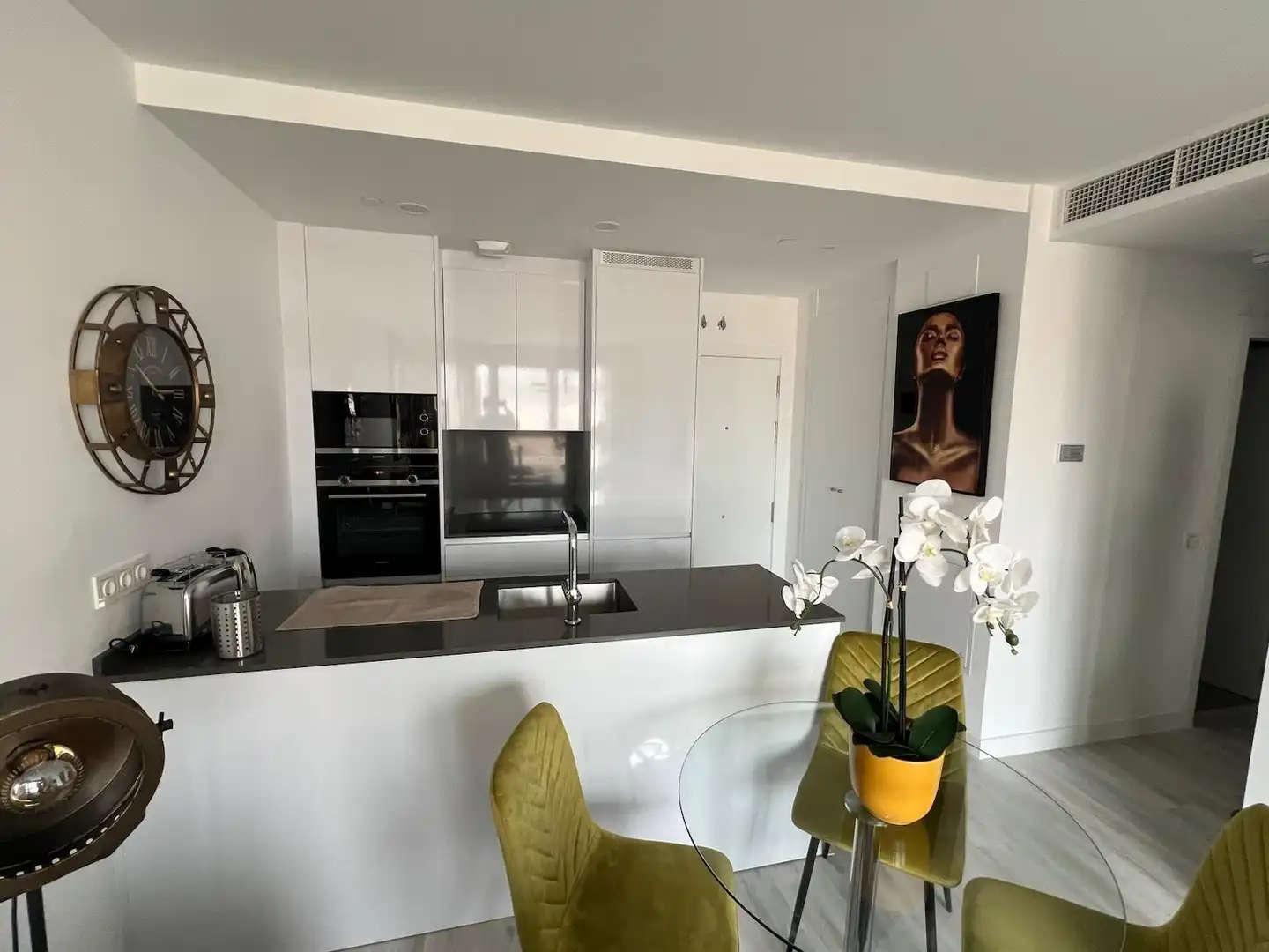 Cocina de Apartamento de alquiler en Málaga con Aire acondicionado, Amueblado y Piscina comunitaria