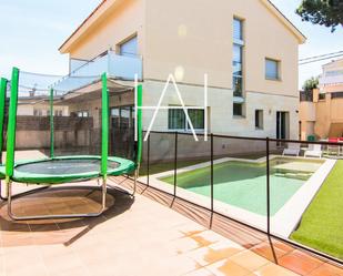 Piscina de Casa o xalet de lloguer en Alella amb Aire condicionat, Calefacció i Parquet