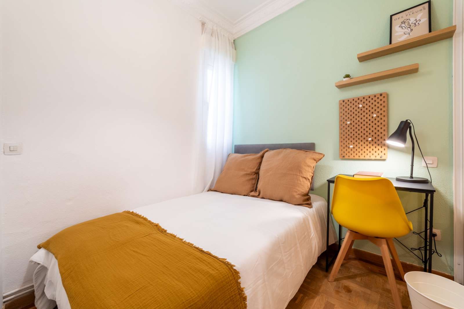 Bedroom of Flat to share in  Madrid Capital  with Air Conditioner and Terrace