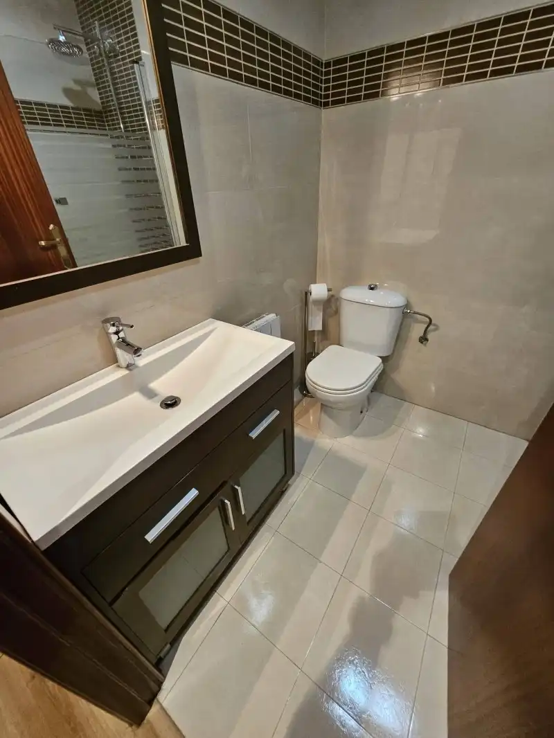 Bany de Casa o xalet de lloguer en Cáceres amb Aire condicionat, Calefacció i Parquet