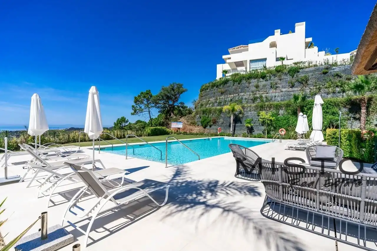 Piscina de Pis en venda en Montemayor - Marbella Club