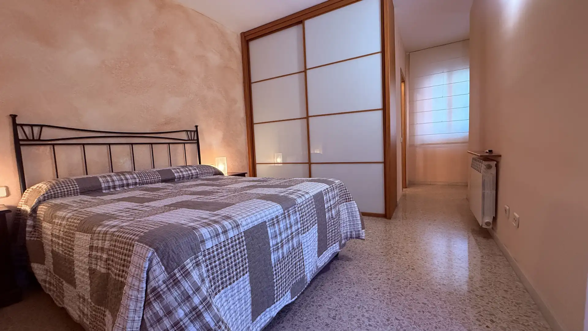 Habitación de Piso en venta en Cornellà de Llobregat con Calefacción y Balcón